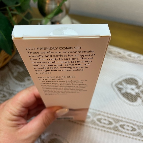 Combs - Picture 2 of 3